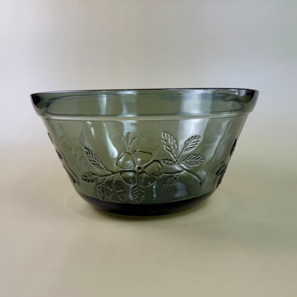Vintage Federal Glass Blossom Bowl | Sundown Gray | 8" Floral Glass MCM - Picture 8 of 12